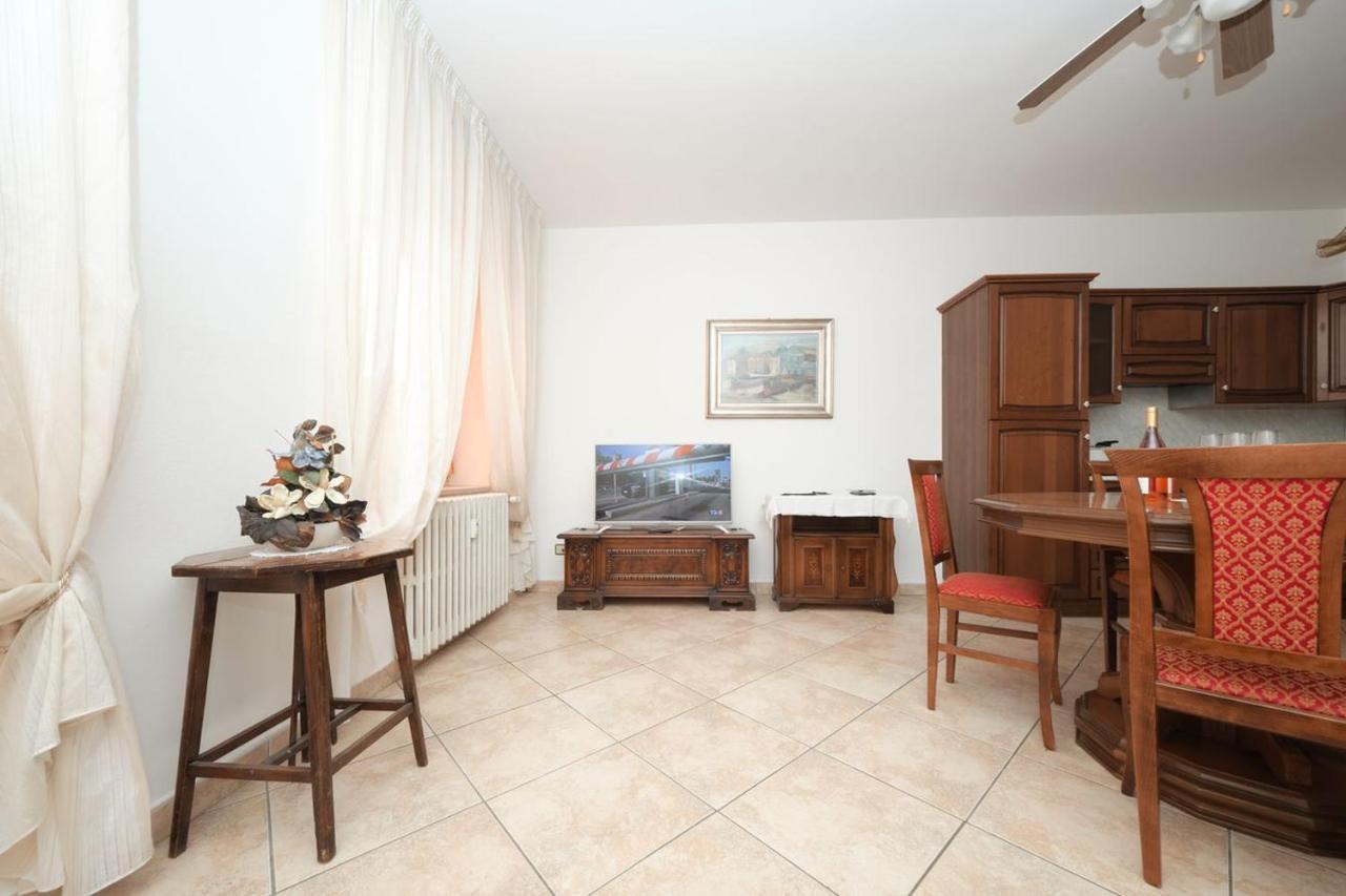 Appartamento Floriana Дезенцано-дель-Гарда Екстер'єр фото