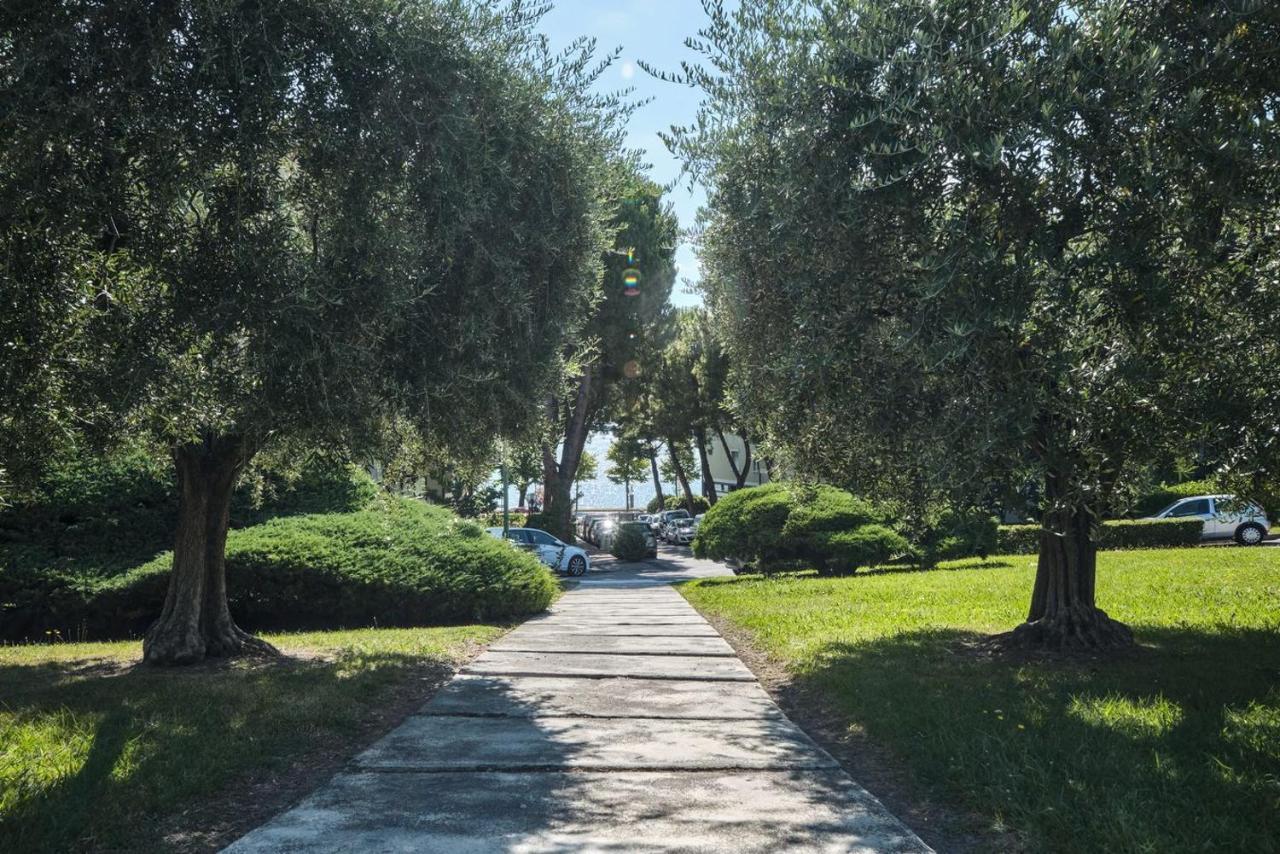 Appartamento Floriana Дезенцано-дель-Гарда Екстер'єр фото